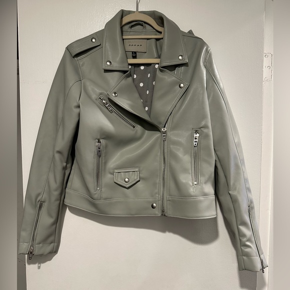 Nwot; Quilted Faux Leather Moto Jacket
BLANK-NYC - Picture 4 of 10